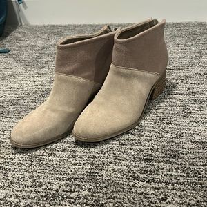 Tom’s booties, worn once, excellent condition